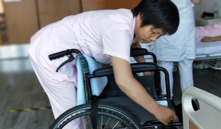 认知症的症状及护理pptx(图1)